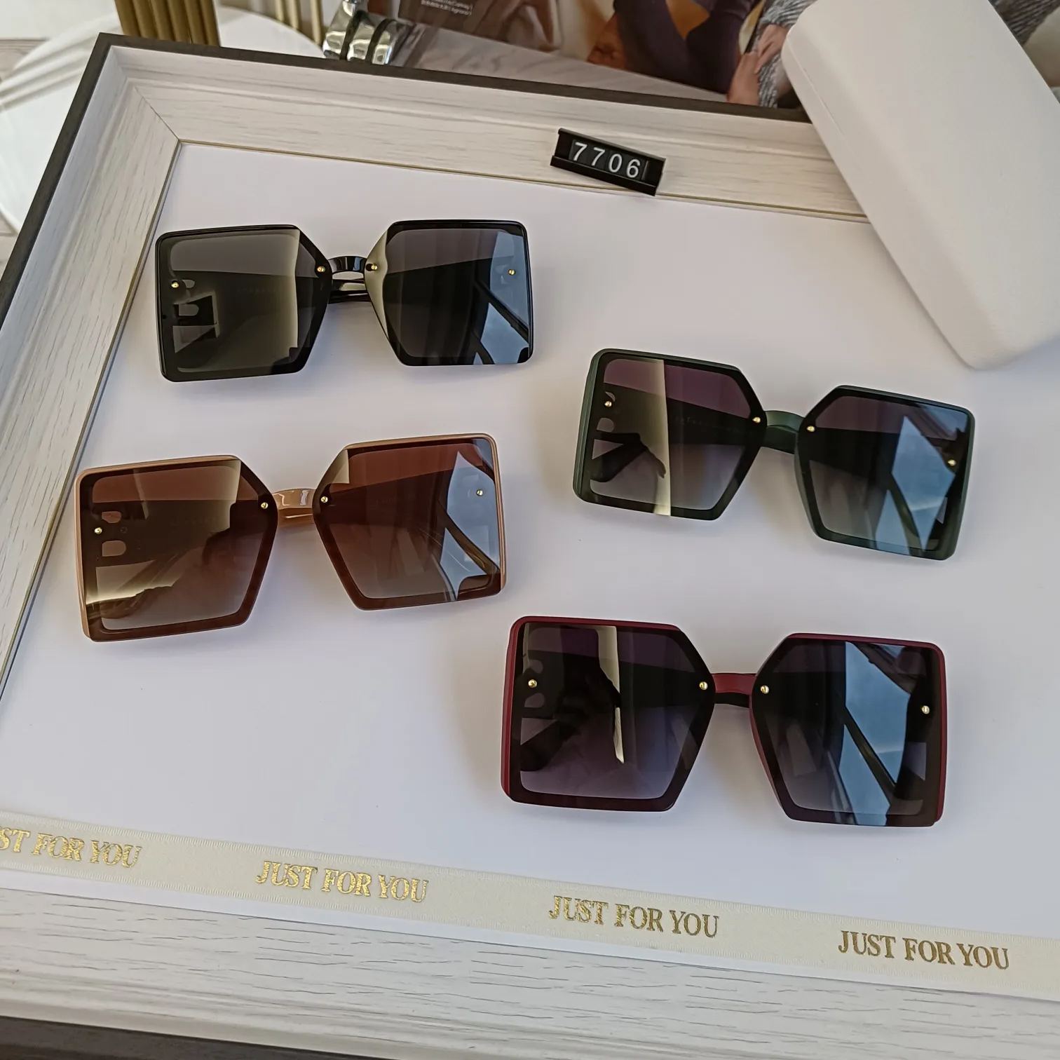 Square Sunglasses 7706