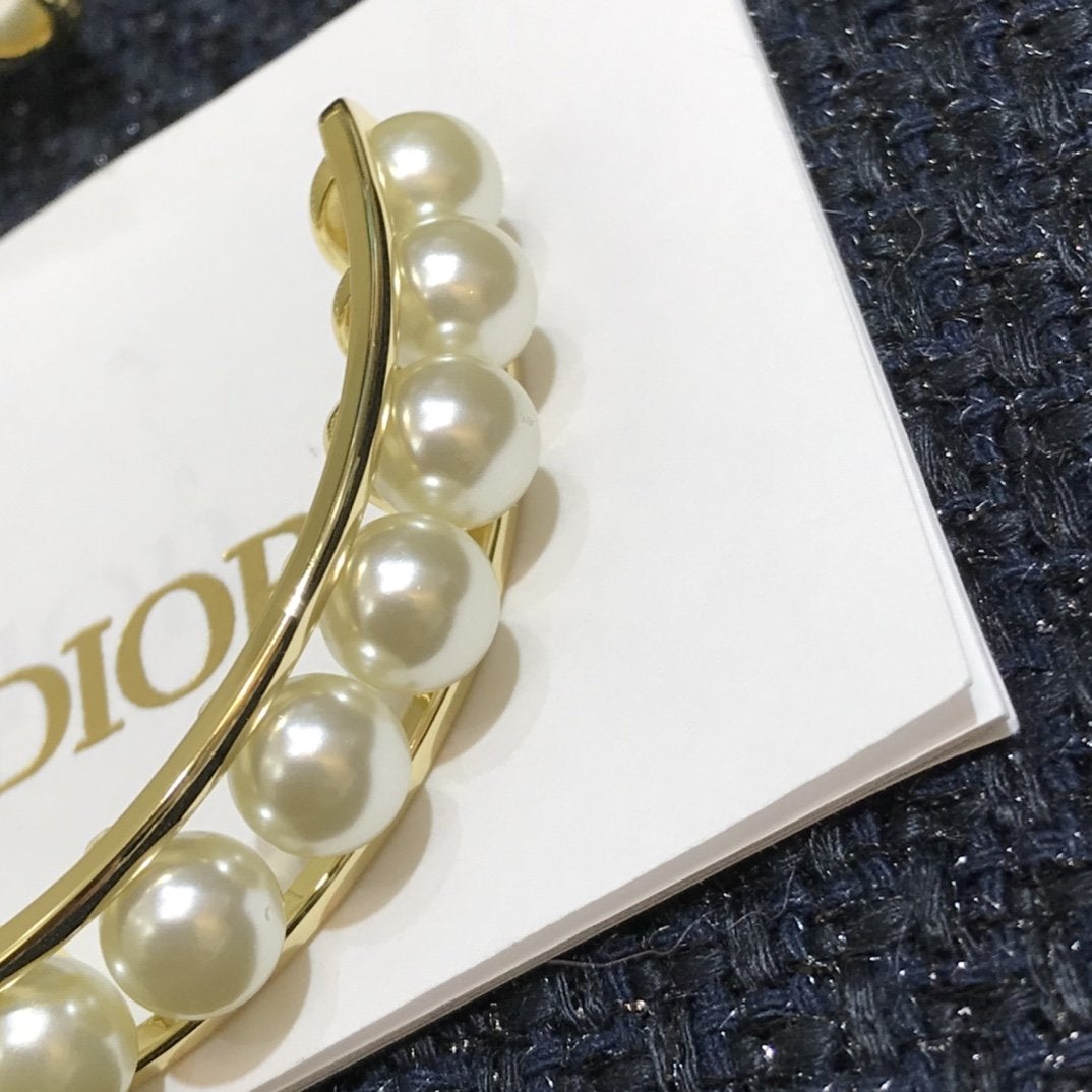 Elegant Pearl Bracelet