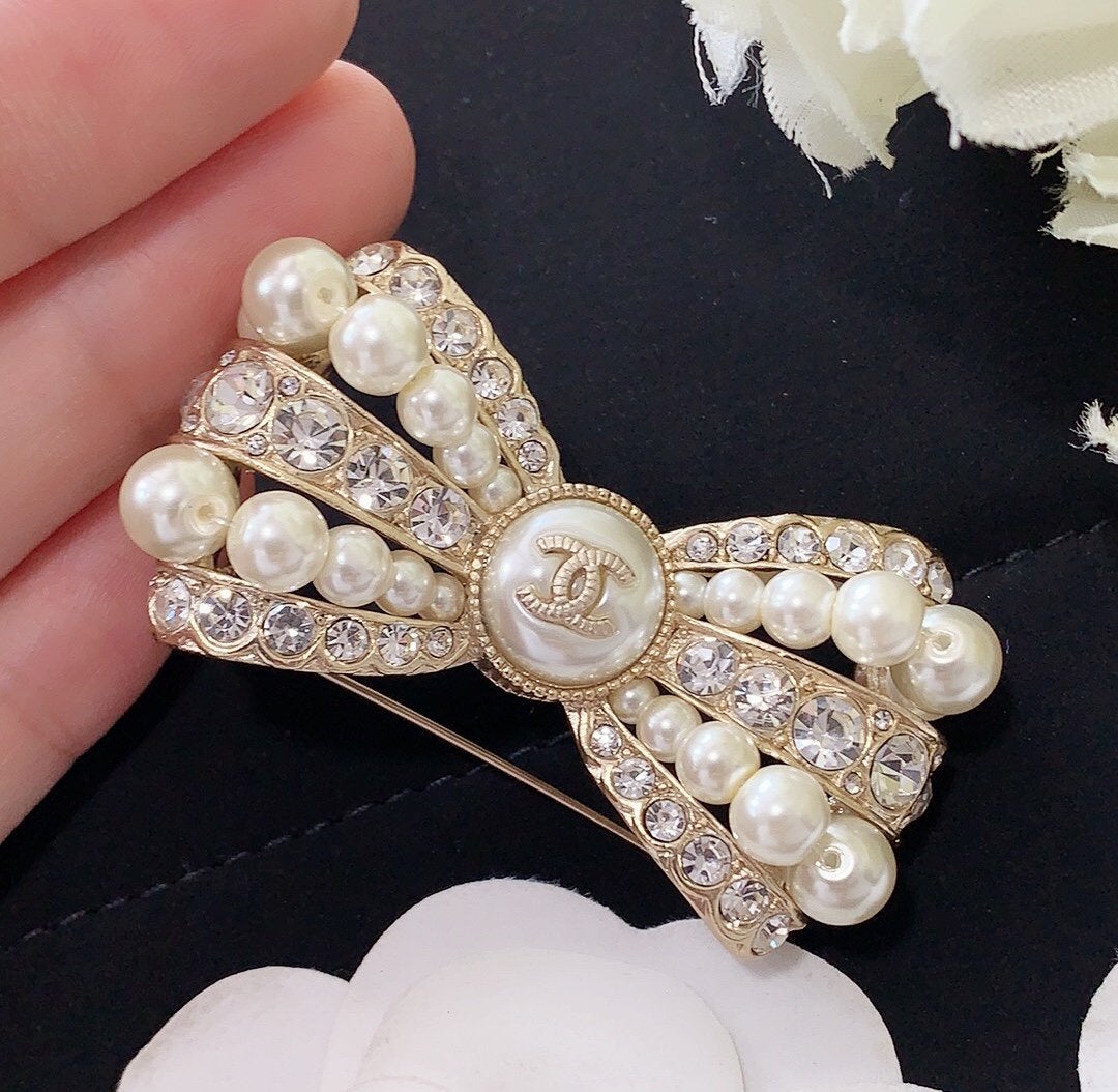 Elegant Pearl Rhinestone Bow Brooch