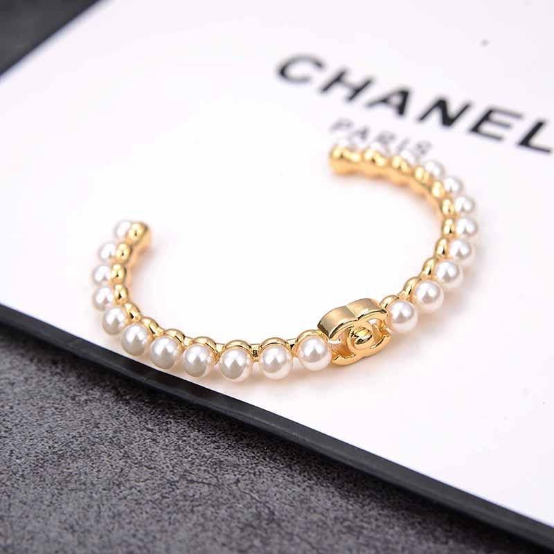 Elegant Pearl Bracelet