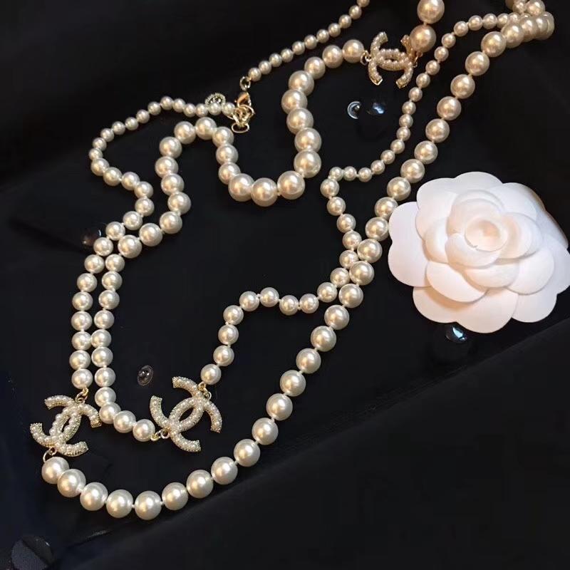 Fashion irregular pearl necklace