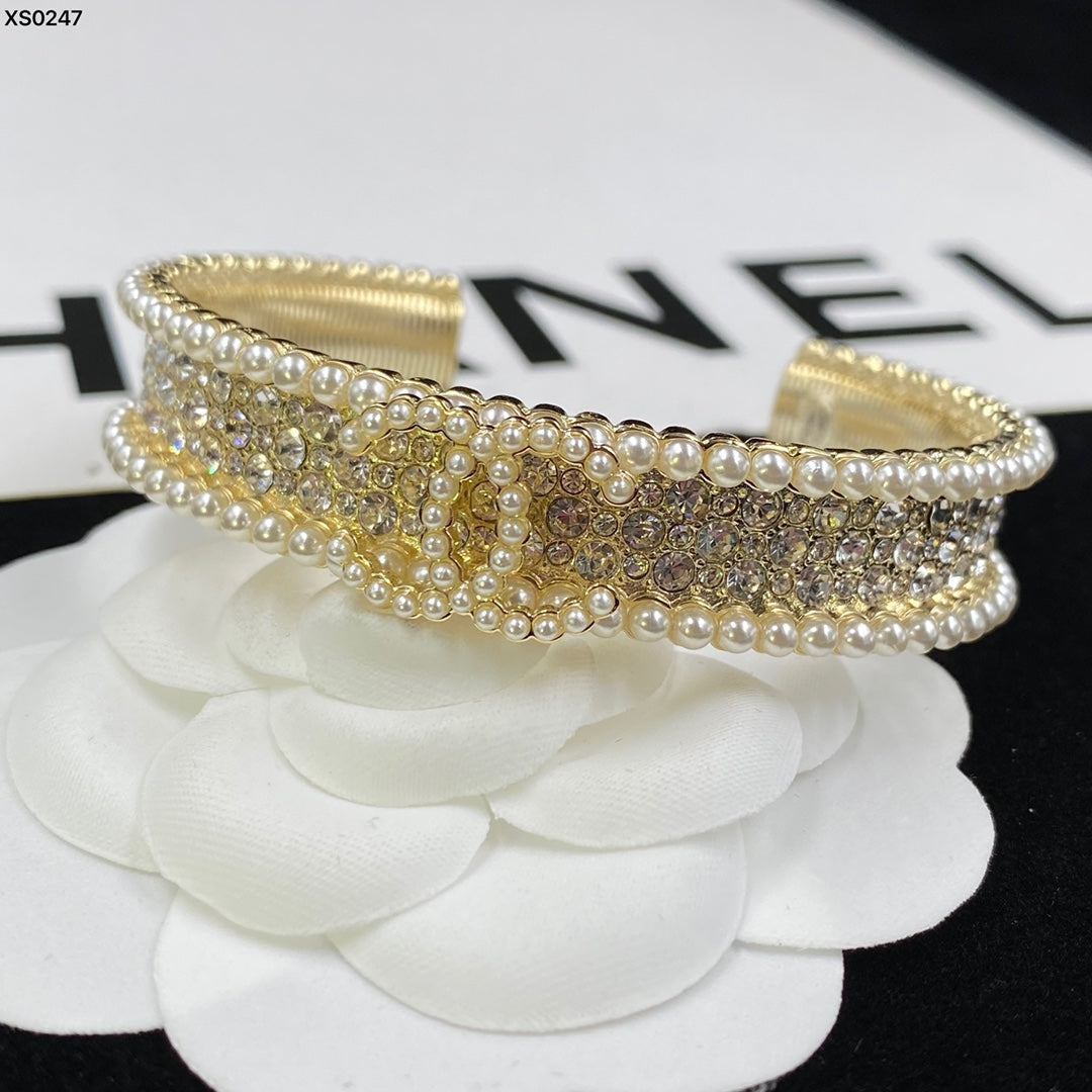 Luxurious Pearl Rhinestone Open Bracelet