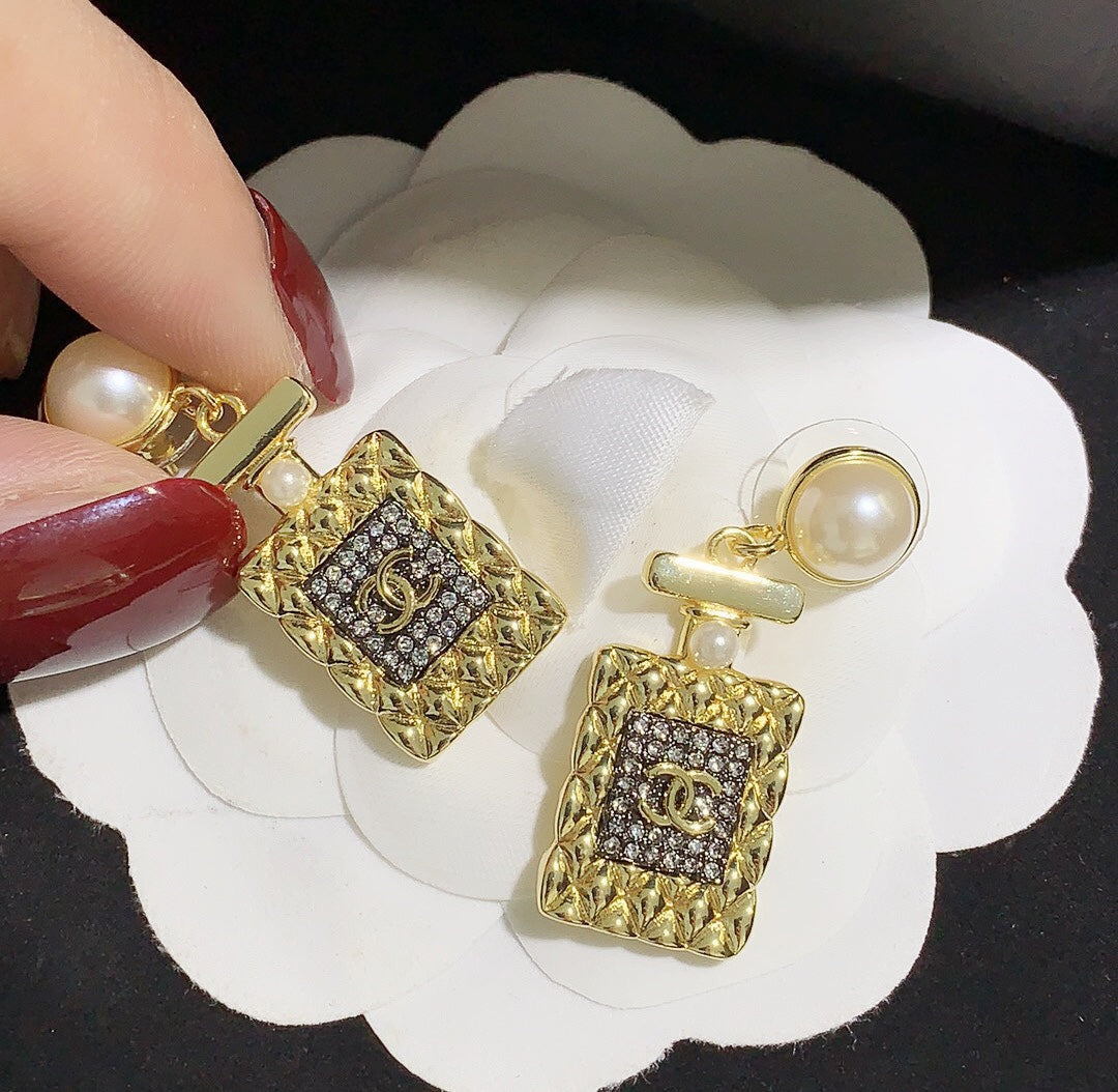 Fashion Rhinestone Pearl Double C Wine Bottle Pendant Earrings