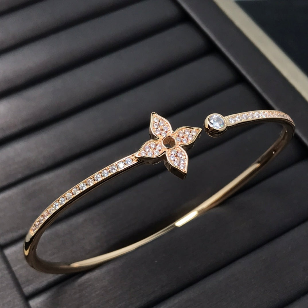 Four-leaf Clover Star bracelet