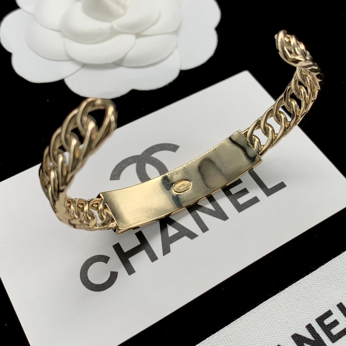 Classic double C hollow open bracelet