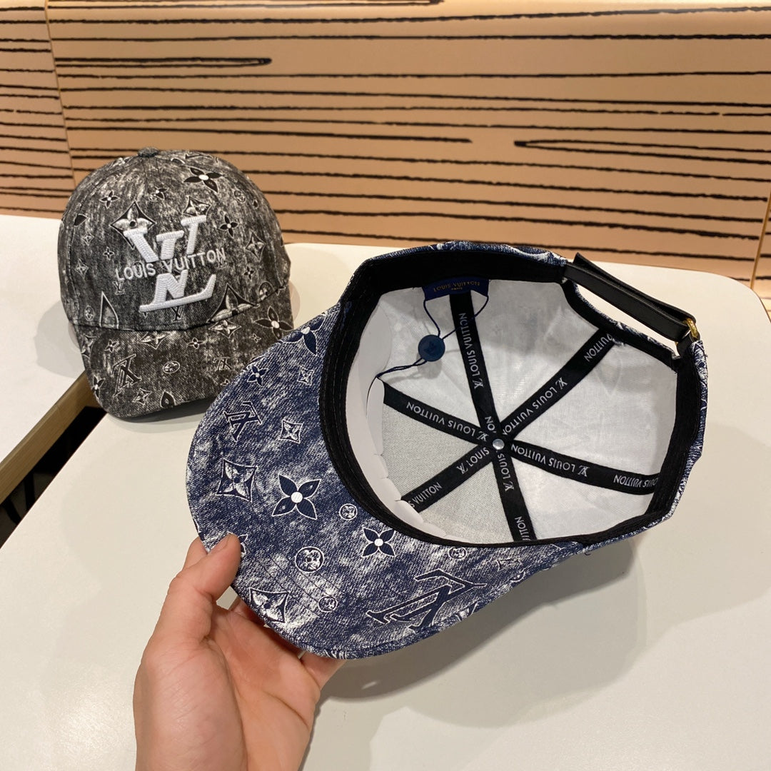 Fashionable four-leaf clover dome baseball cap