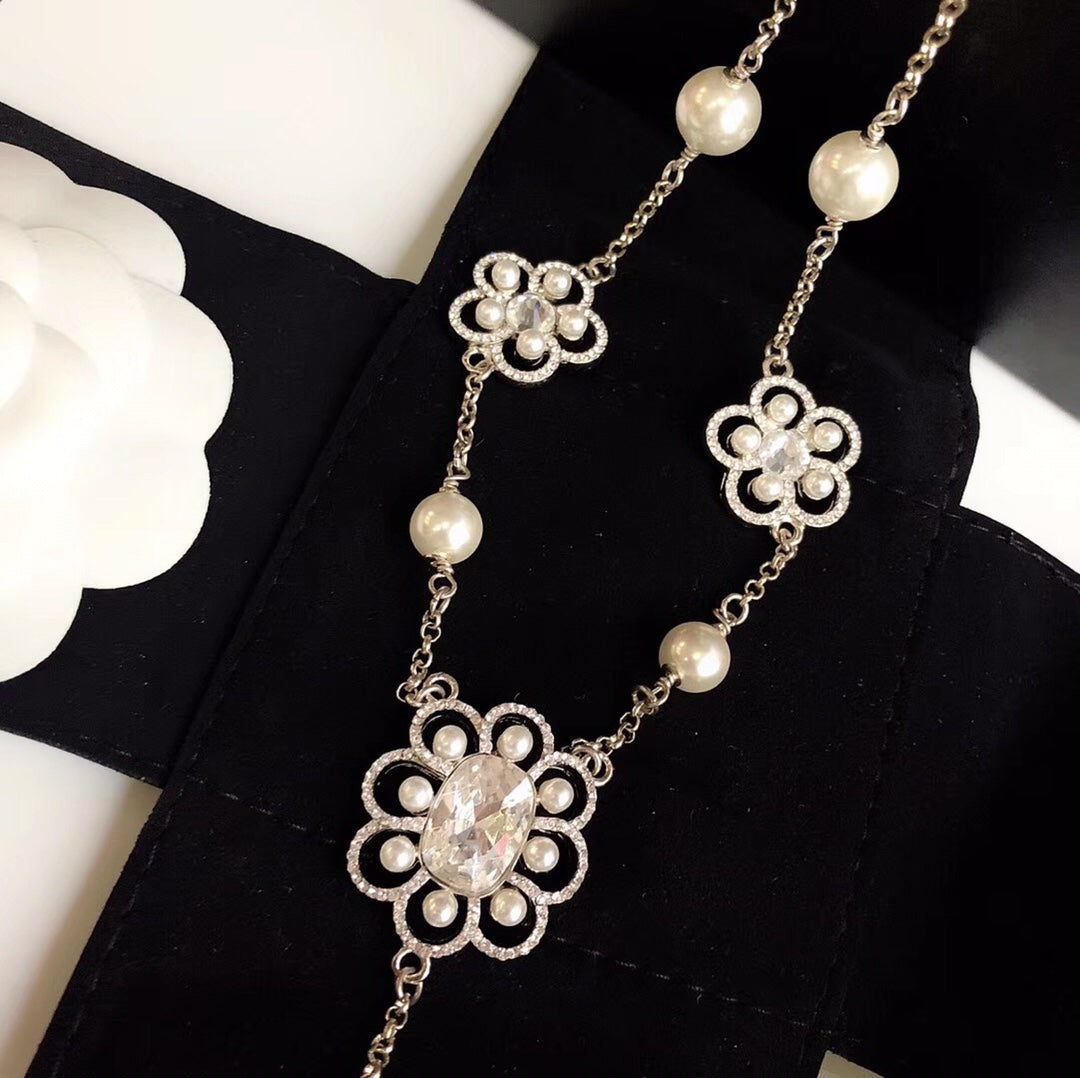 Fashion CC Flower Letter Pearl Necklace