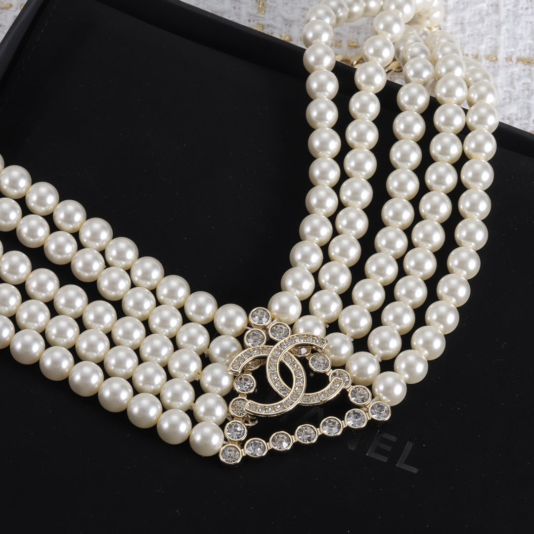 Fashion CC triangle pearl necklace