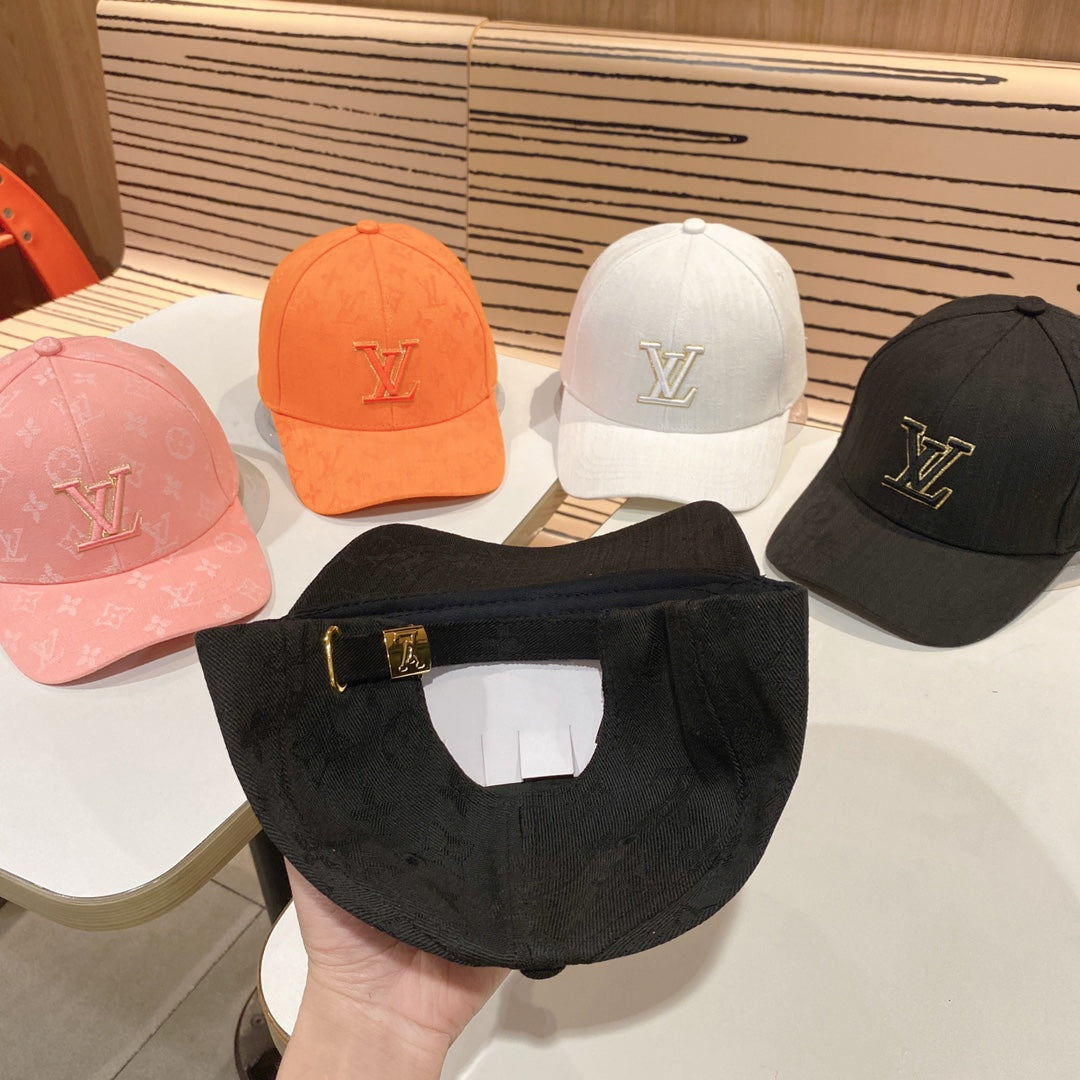 Fashionable four-leaf clover baseball cap