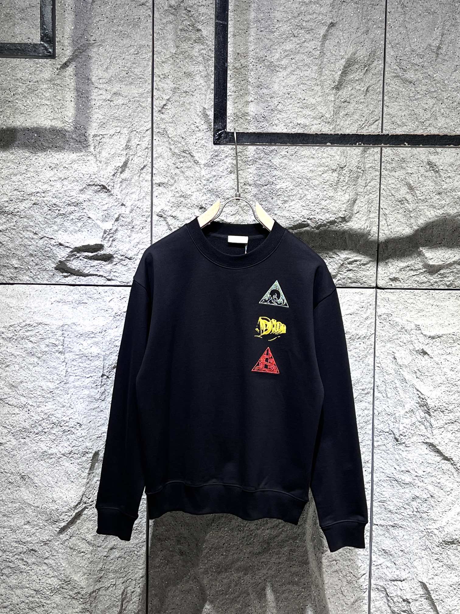 Triangle Embroidered Sweatshirt