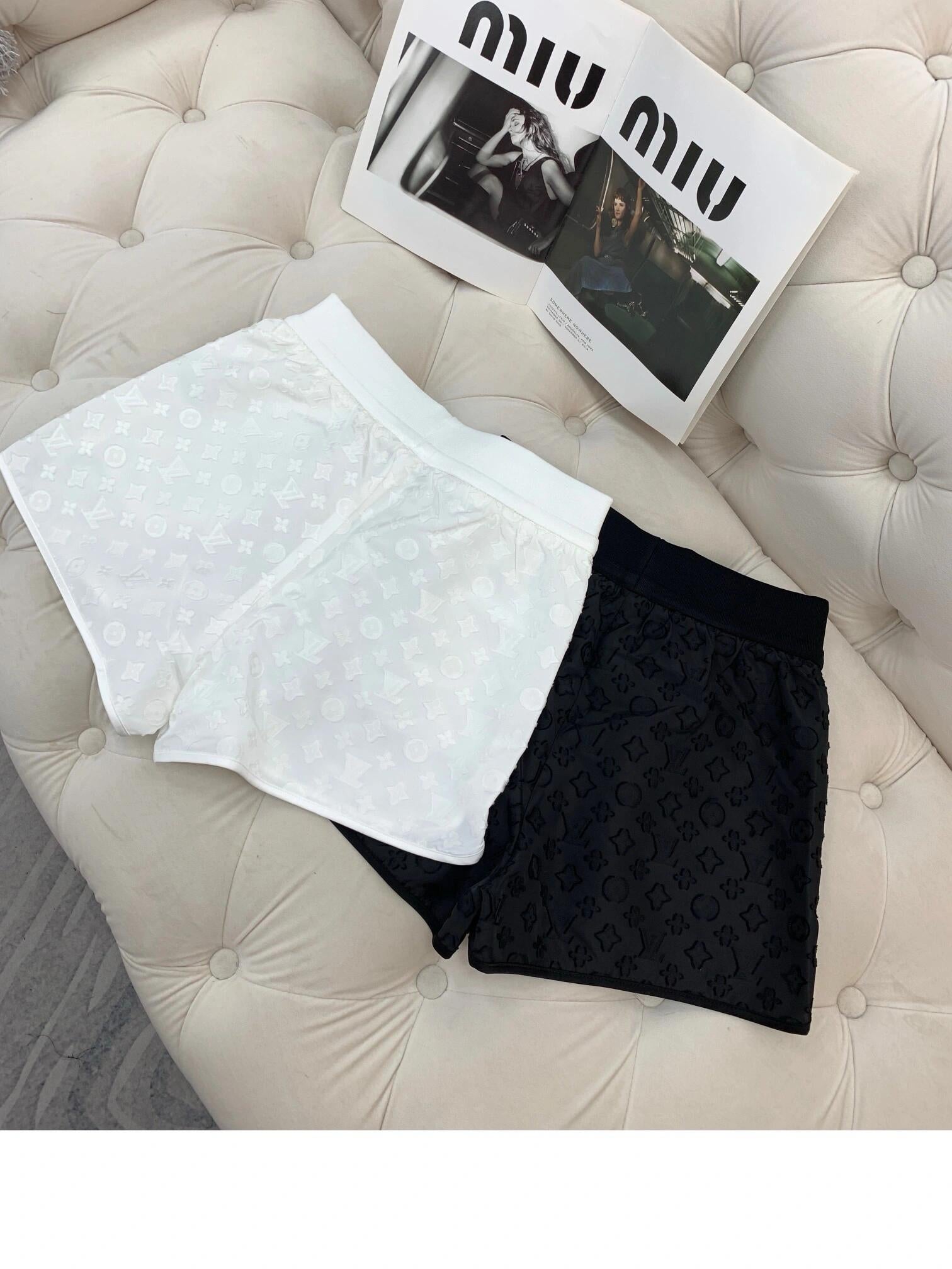 3D pattern shorts