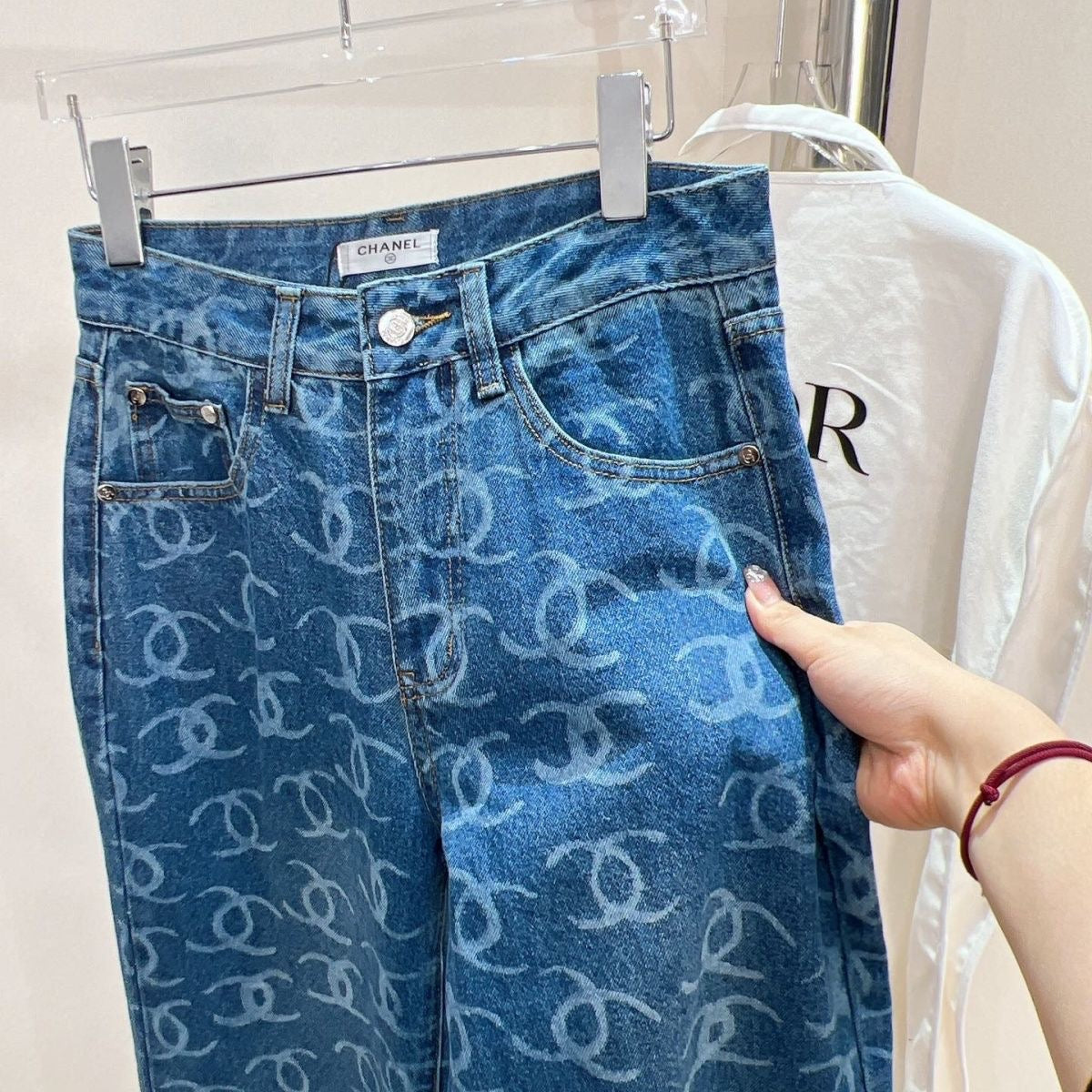 Jeans with two pockets all over print