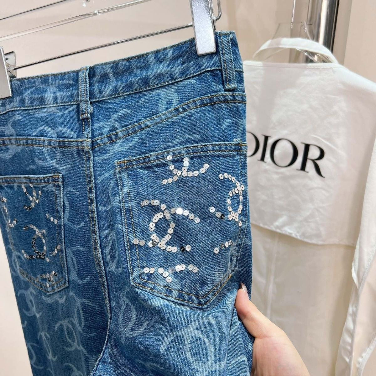 Jeans with two pockets all over print