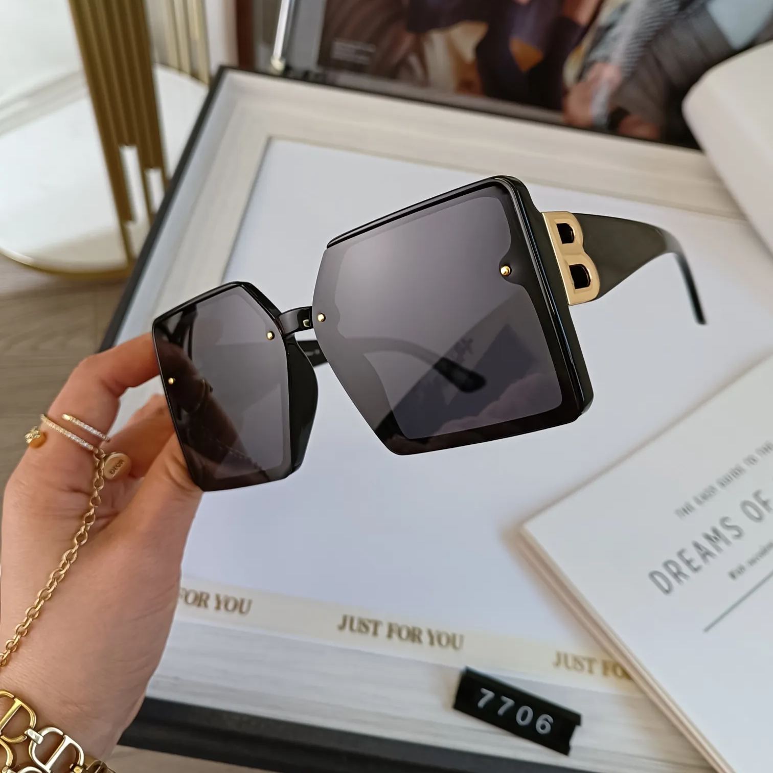 Square Sunglasses 7706