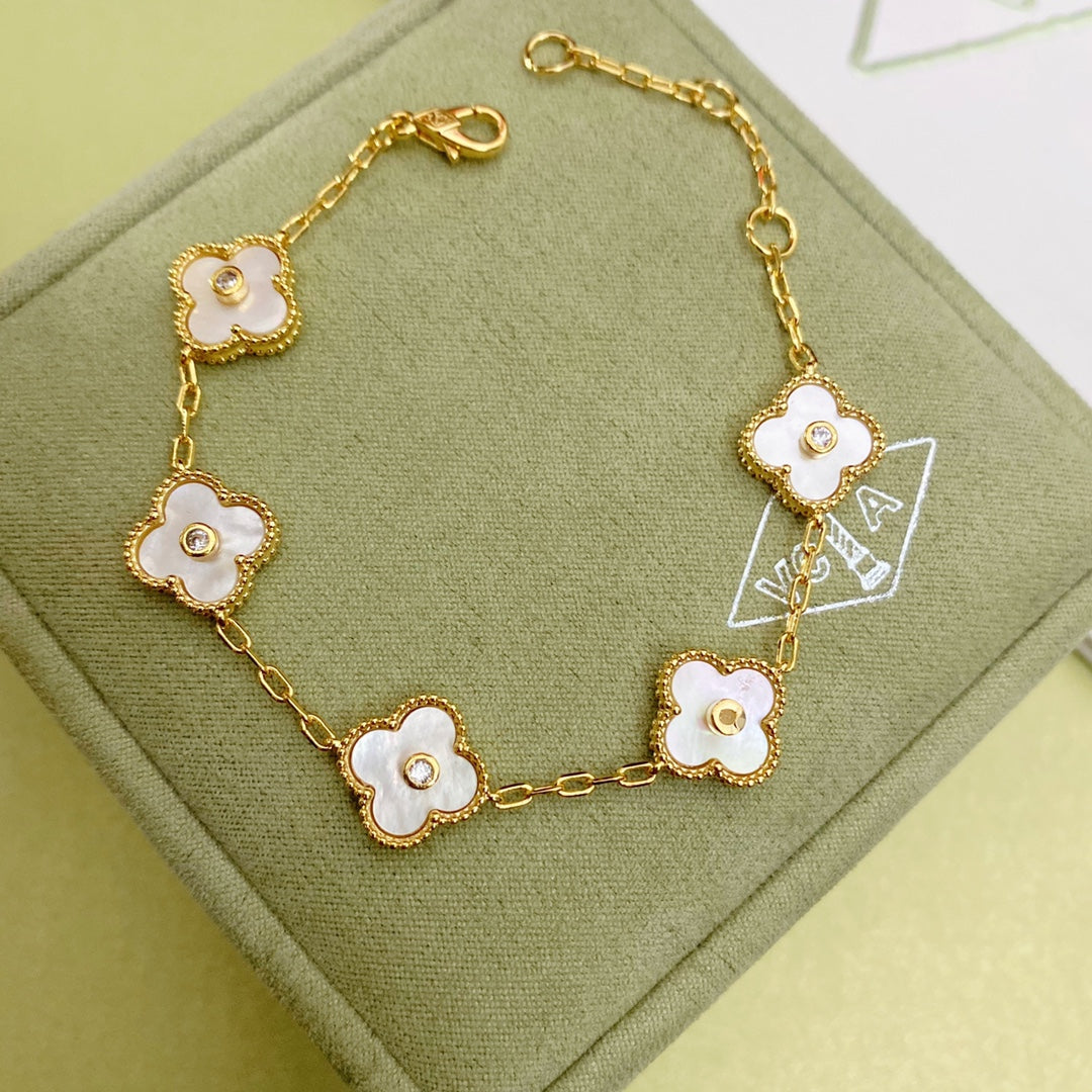 Classic White Four-leaf Clover Bracelet