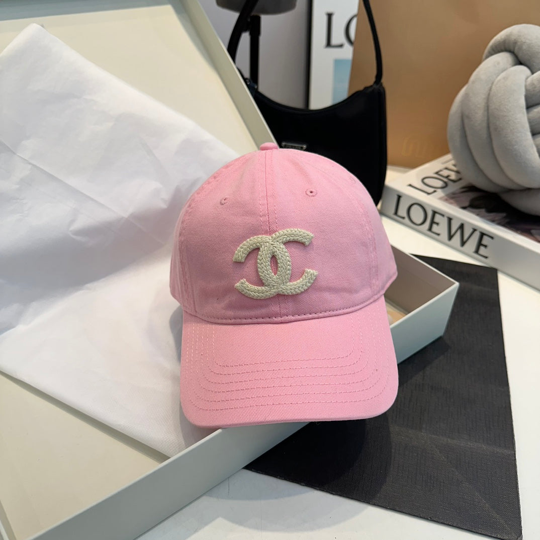 Fashionable simple baseball cap