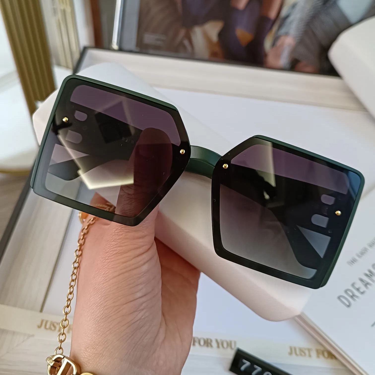 Square Sunglasses 7706