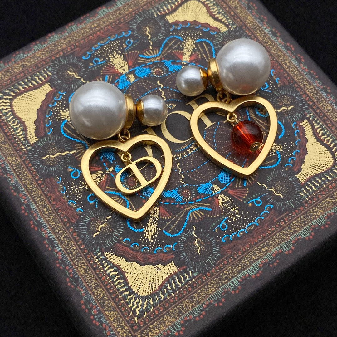 Resin Pearl Heart Stud Earrings