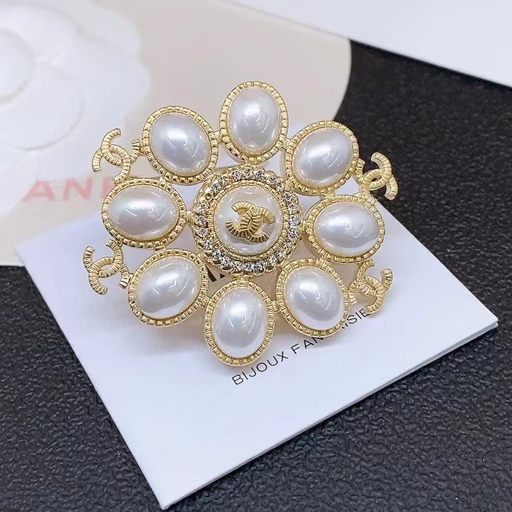 New Luxury Pearl Brooch