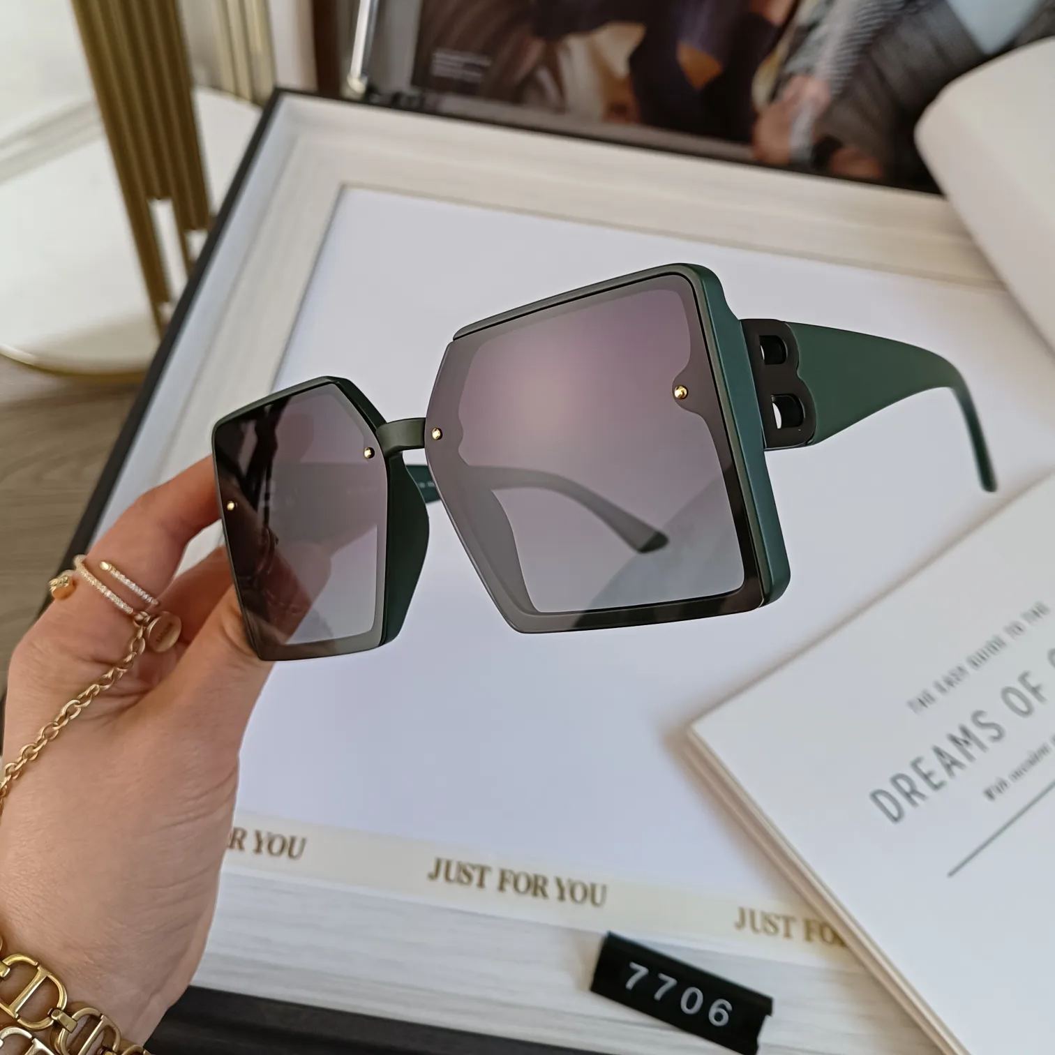 Square Sunglasses 7706