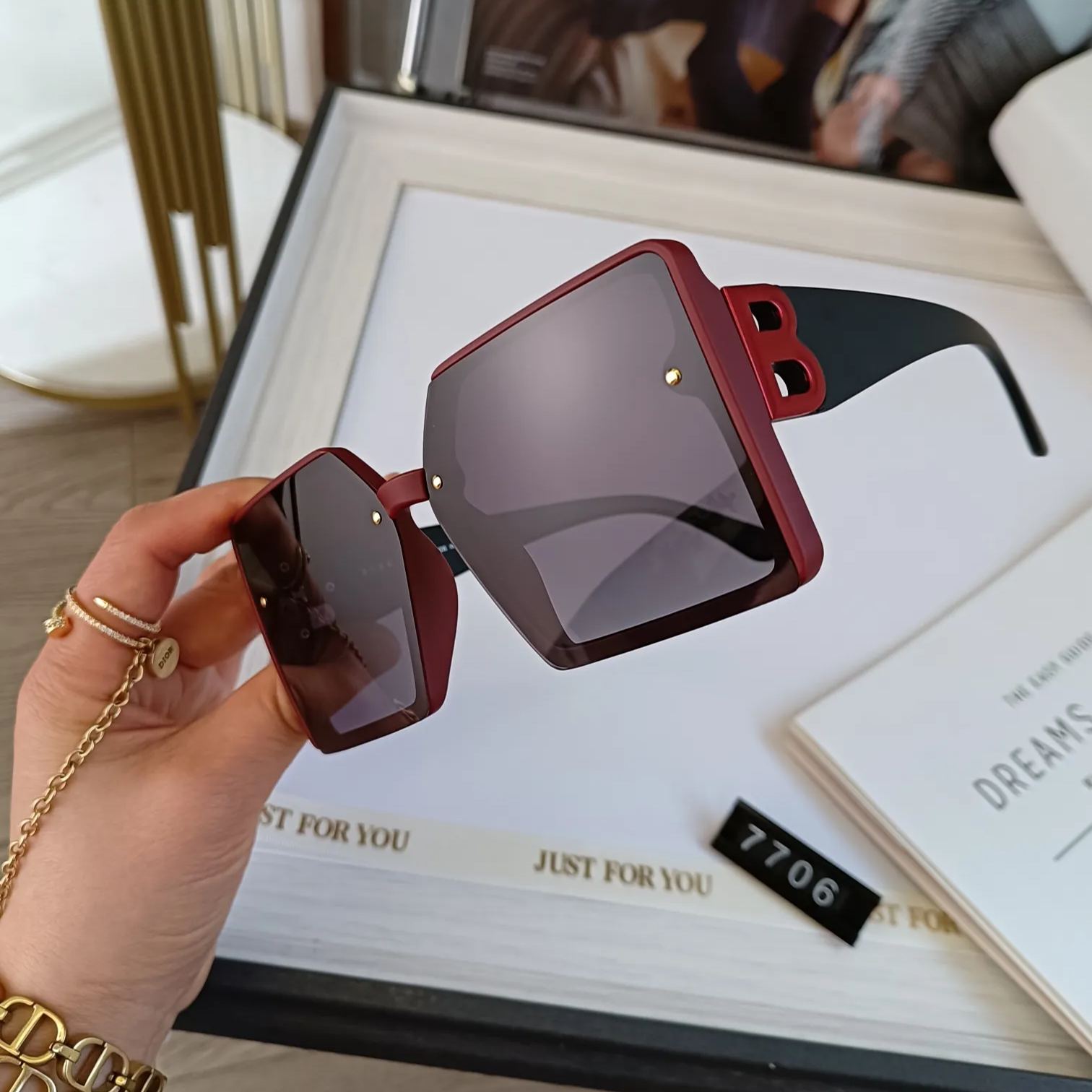 Square Sunglasses 7706