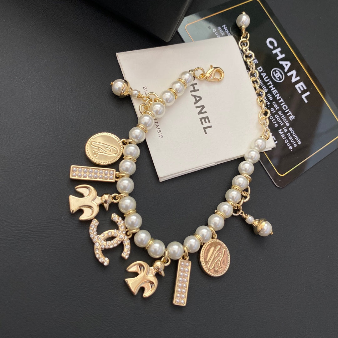 High-end Multi-Pendant Pearl Bracelet