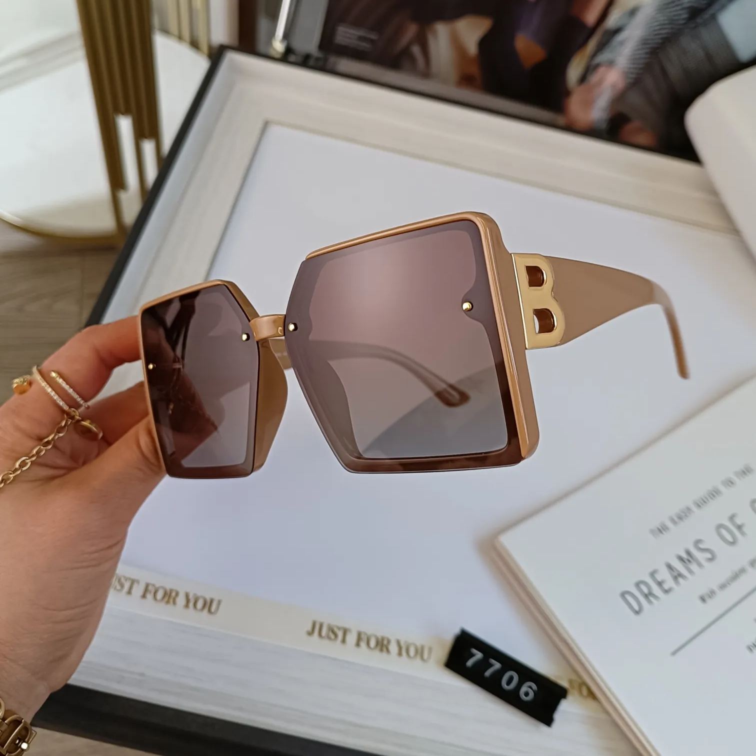 Square Sunglasses 7706