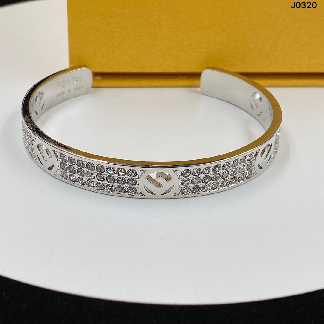 Full diamond openwork bracelet