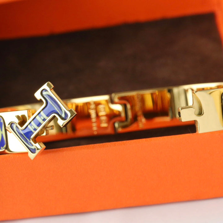 Letter Buckle Pattern Enamel Bracelet