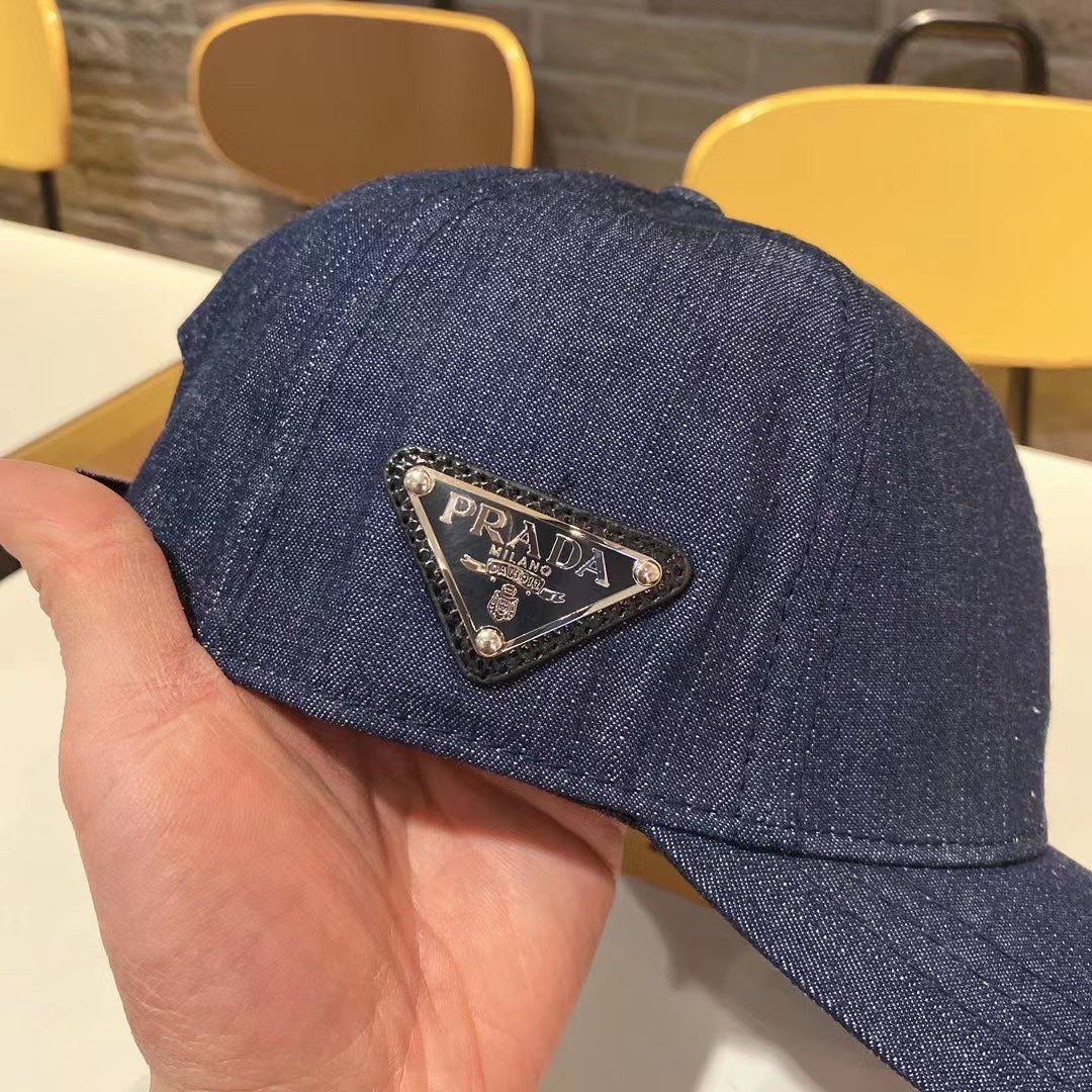 Fashionable and simple dome baseball cap