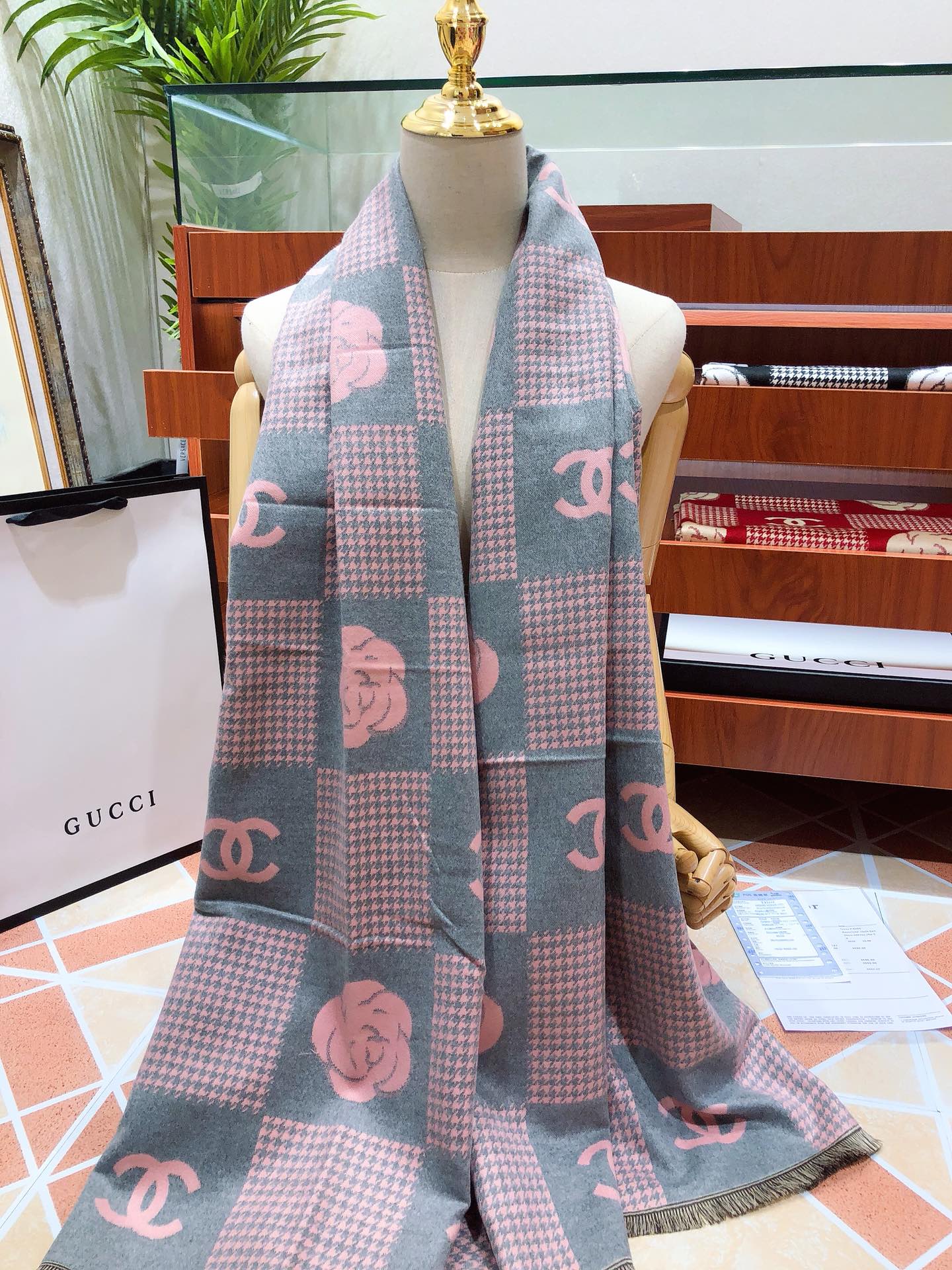 Camellia Checkered Pattern Scarf