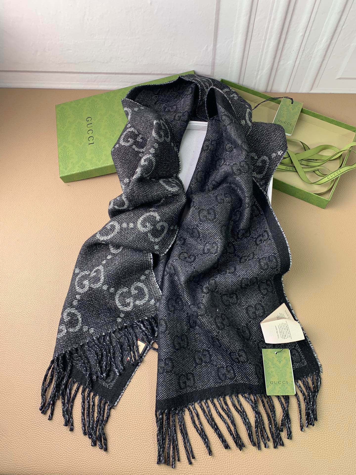 Double-Sided Two-Colors G Pattern Scarf