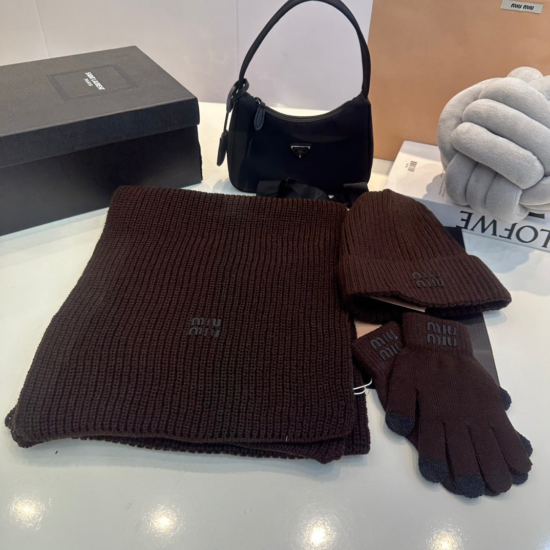 New autumn and winter trends-fashionable wool hat + scarf + gloves