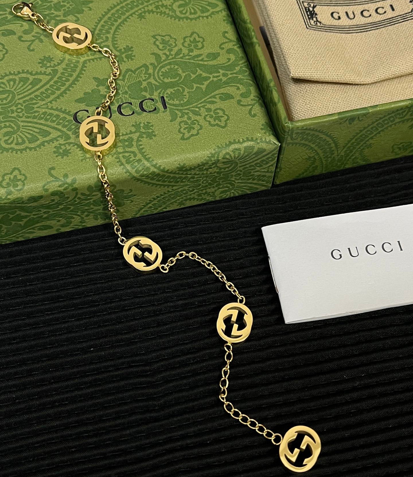 Fashionable letter G bracelet