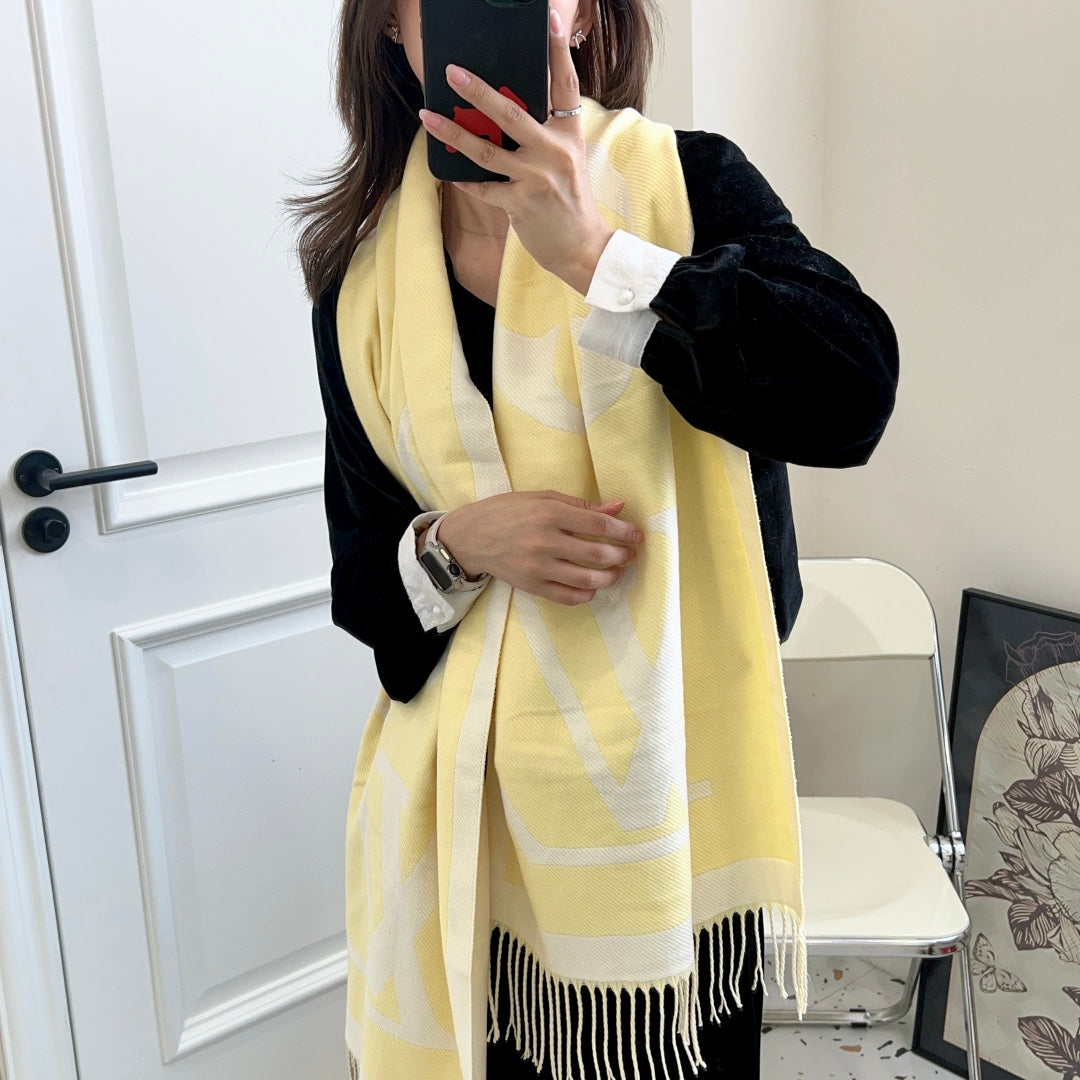 Classic Retro Big Embossed Cashmere Scarf