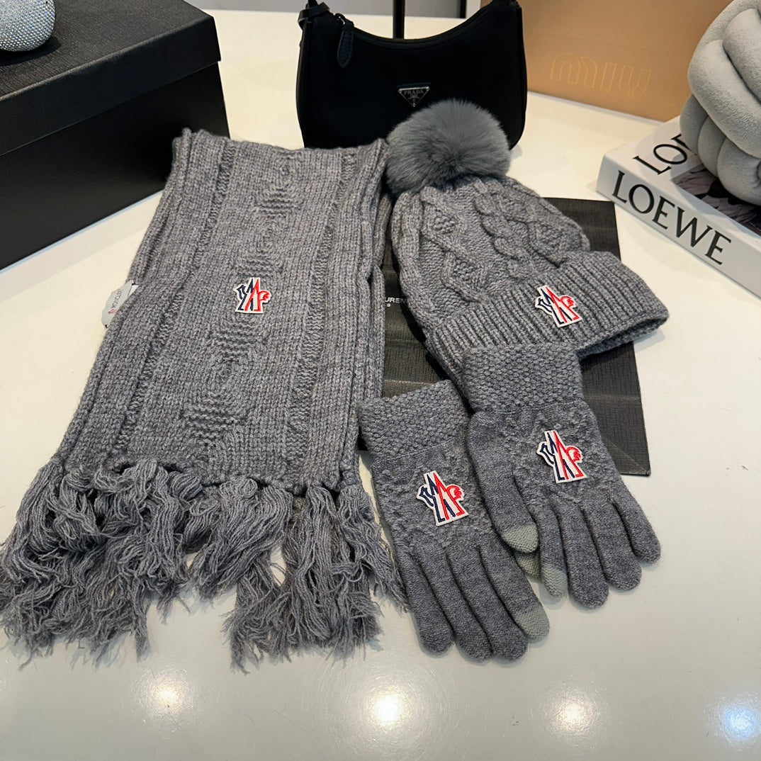 New autumn and winter trends-fashionable wool hat + scarf + gloves