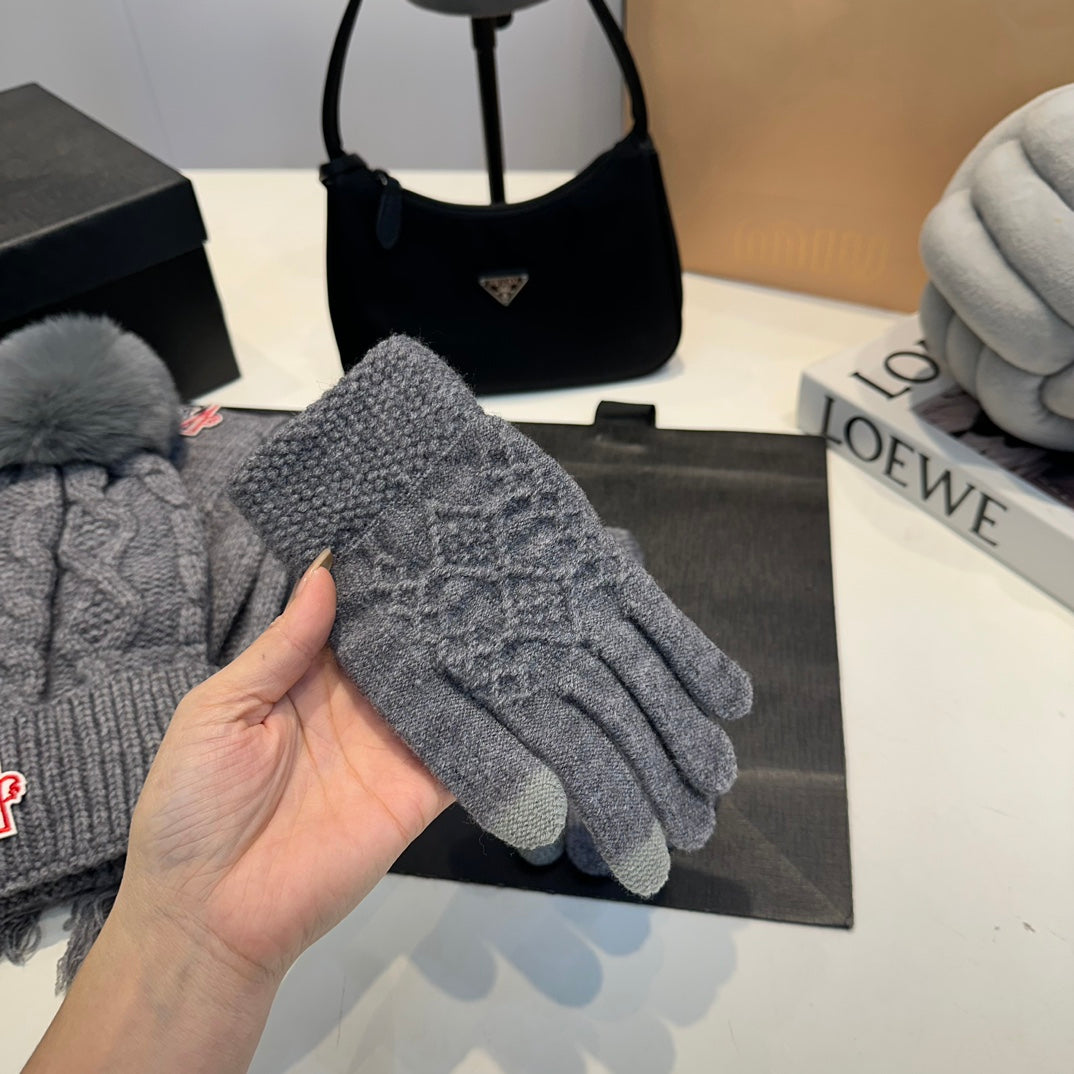 New autumn and winter trends-fashionable wool hat + scarf + gloves