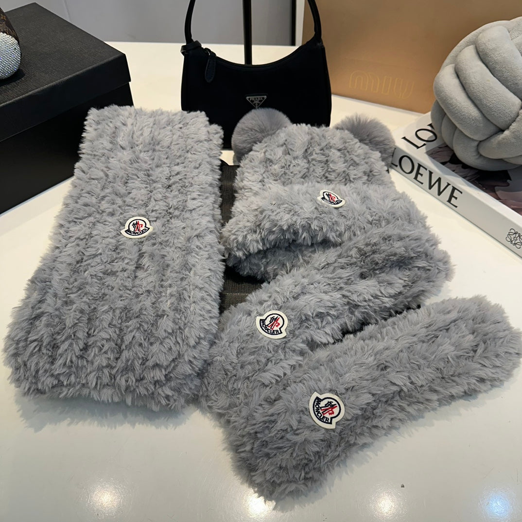 New autumn and winter trends-fashionable wool hat + scarf + gloves