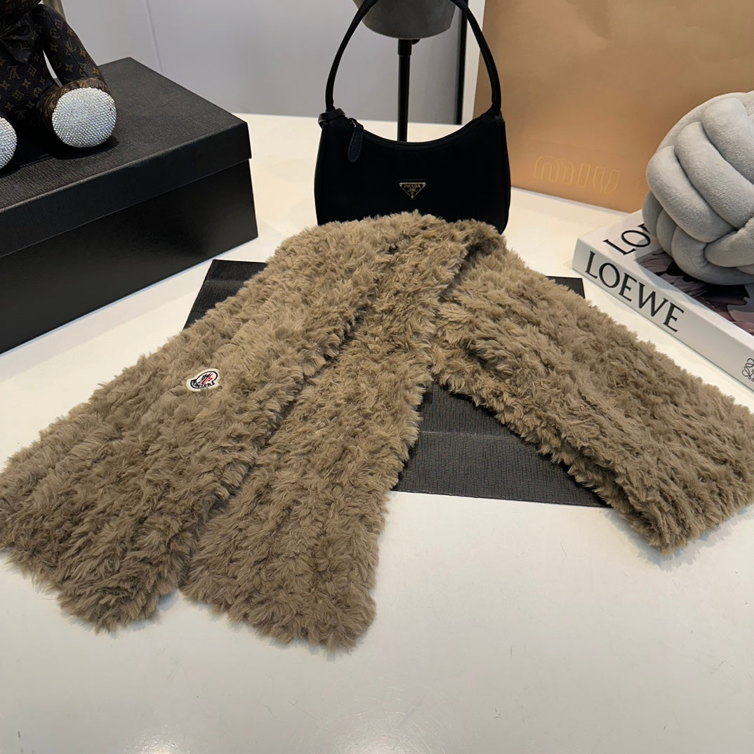 New autumn and winter trends-fashionable wool hat + scarf + gloves