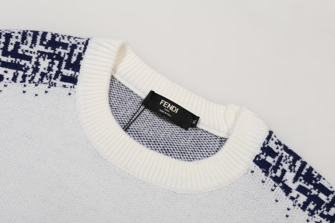 0909 Crew-neck wool sweater